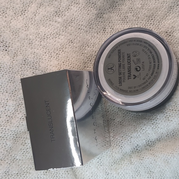 Anastasia Beverly Hills Loose Setting Powder, 25g/0.90oz - Picture 12 of 14